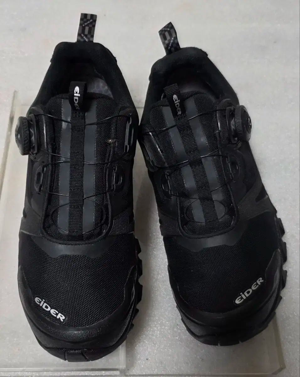 軽量登山靴 トレッキングシューズ