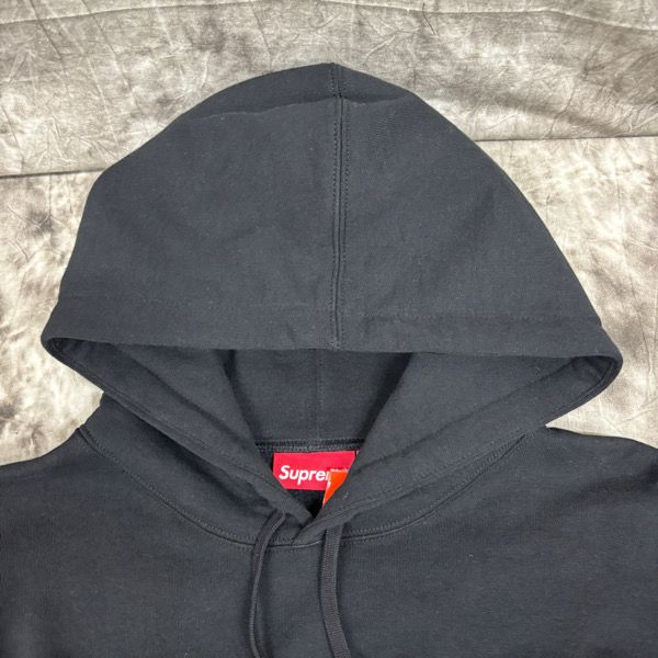 Supreme 黒 スモールボックスロゴパーカー Supreme☆送関込☆厳選☆お洒落なスモールボックスロゴパーカー