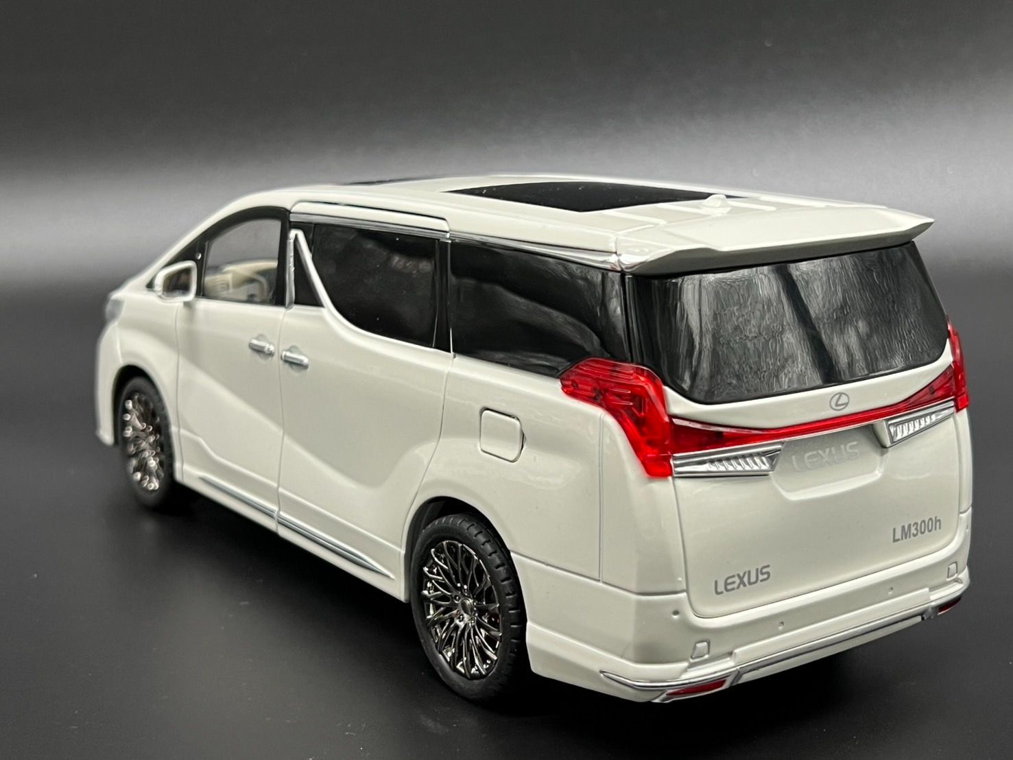 レクサス レクサスLM300 1/18 ミニカー ホワイト H205 - メルカリ