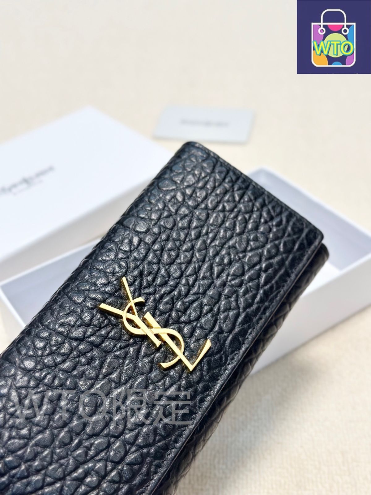 イヴ・サンローラン　長財布　YSLロゴ　エンボス加工 サンローラン YSLロゴ 長財布 ゴールドロゴ