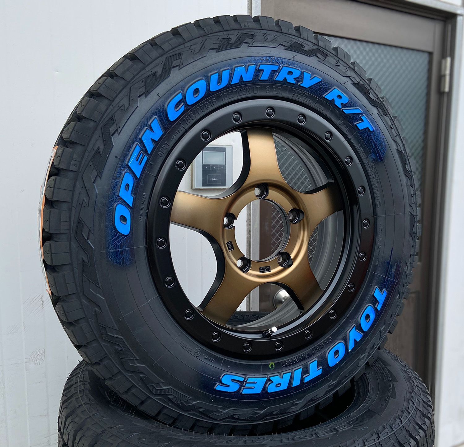 ジムニー 夏タイヤセット 16インチ タイヤホイールセット 4本セット 1台分 トーヨー オープンカントリー RT 185 85 R 16 ホワイトレター JB 64 23 JA 12 11 タイヤ ジムニーカスタム