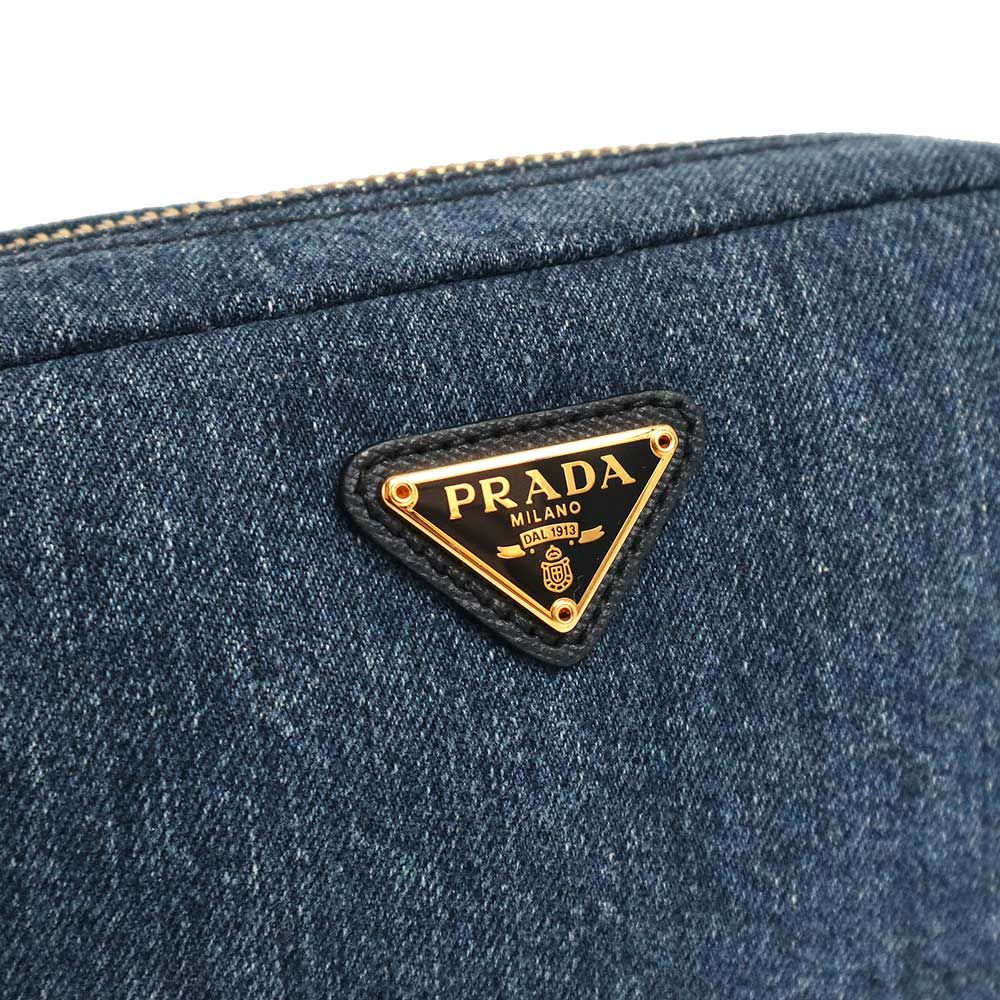 プラダ 三角ロゴプレート