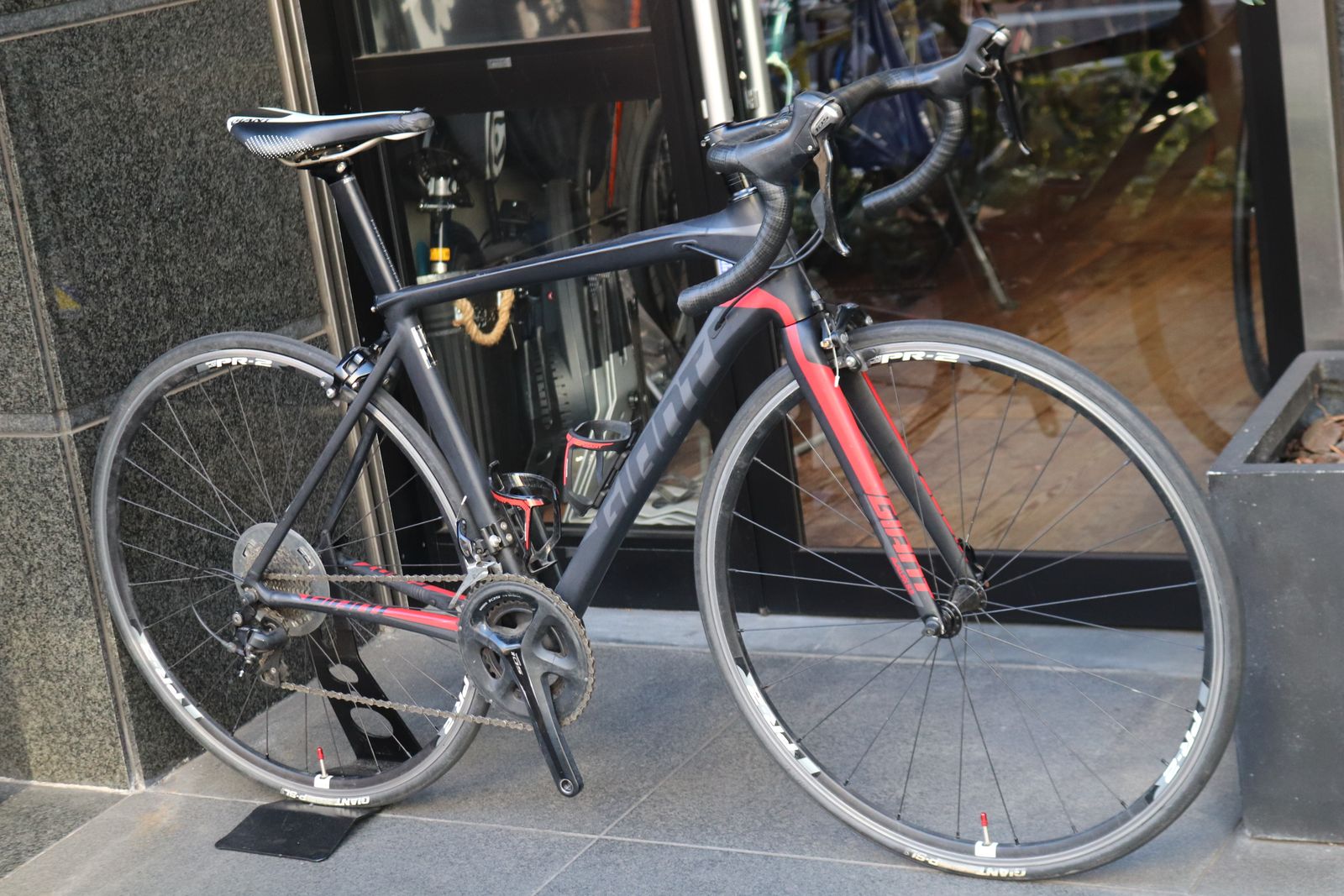 た*う様 GIANT TCR SLR2 2016モデル GIANT 2016年モデル：エアロデザインの軽量アルミレーシング