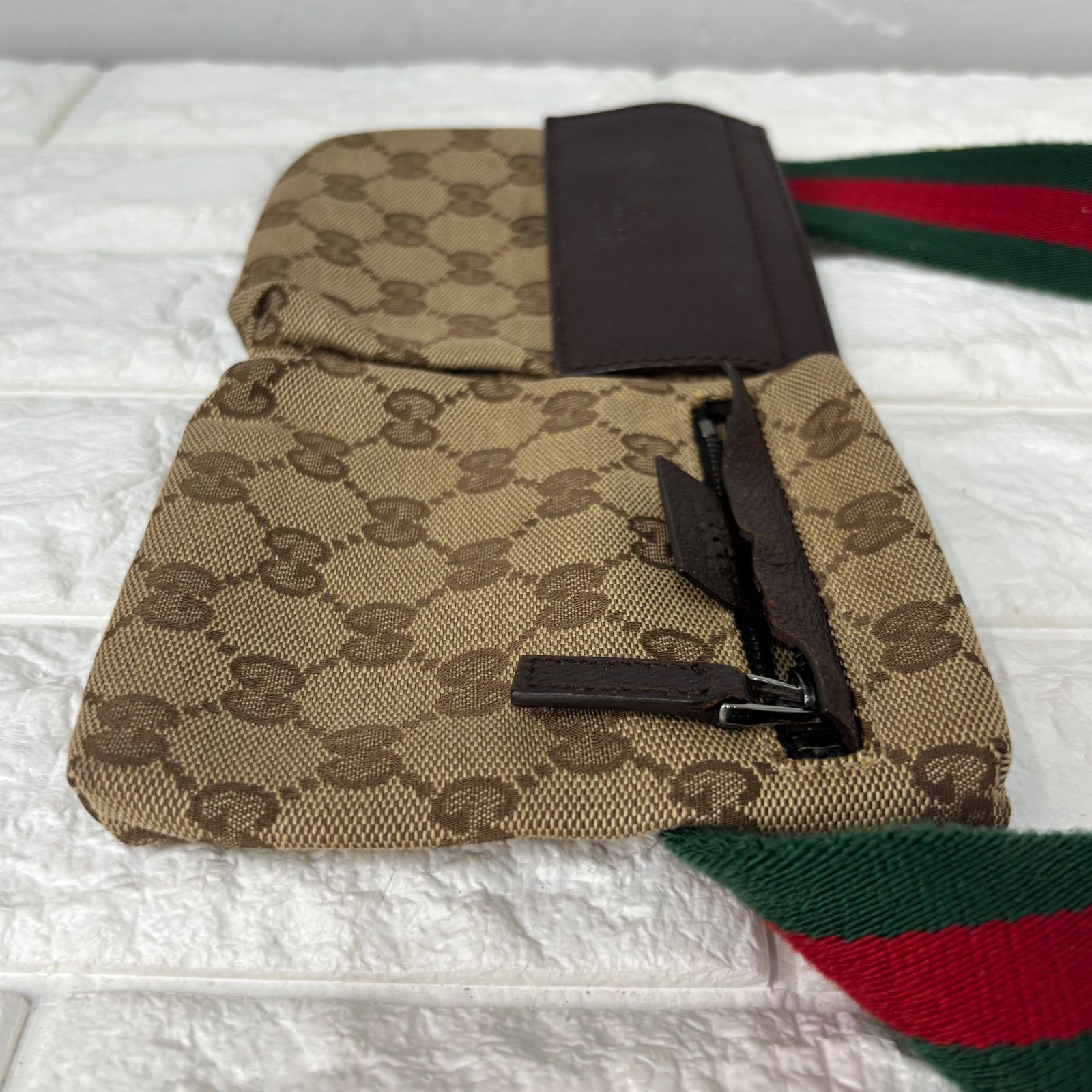 ウエストポーチ