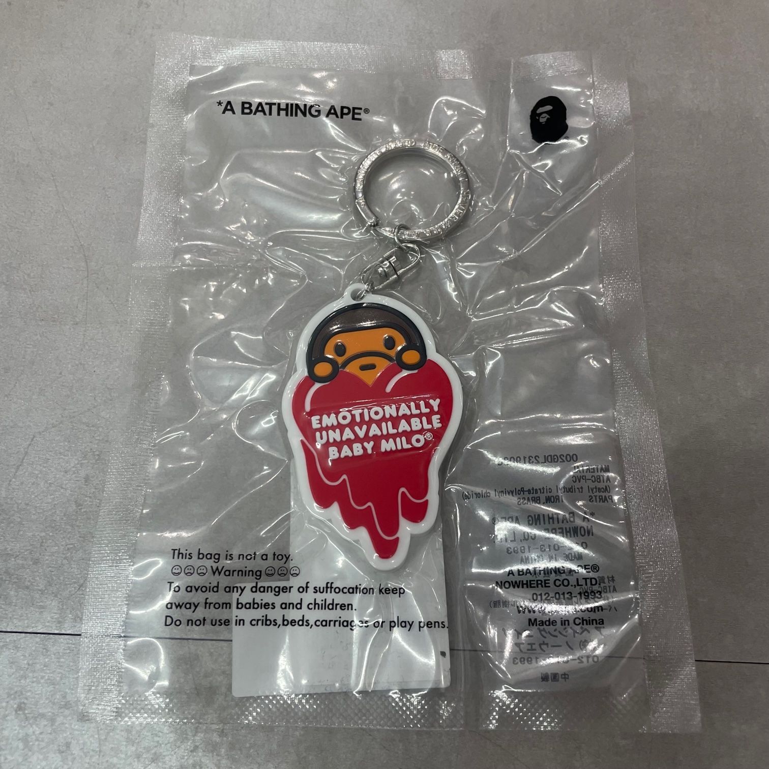【EMOTIONALLY UNAVAILABLE × BAPE】コラボ キーホルダー ABC CAMO APE HEAD ACRYLIC KEYCHAIN | bape.com