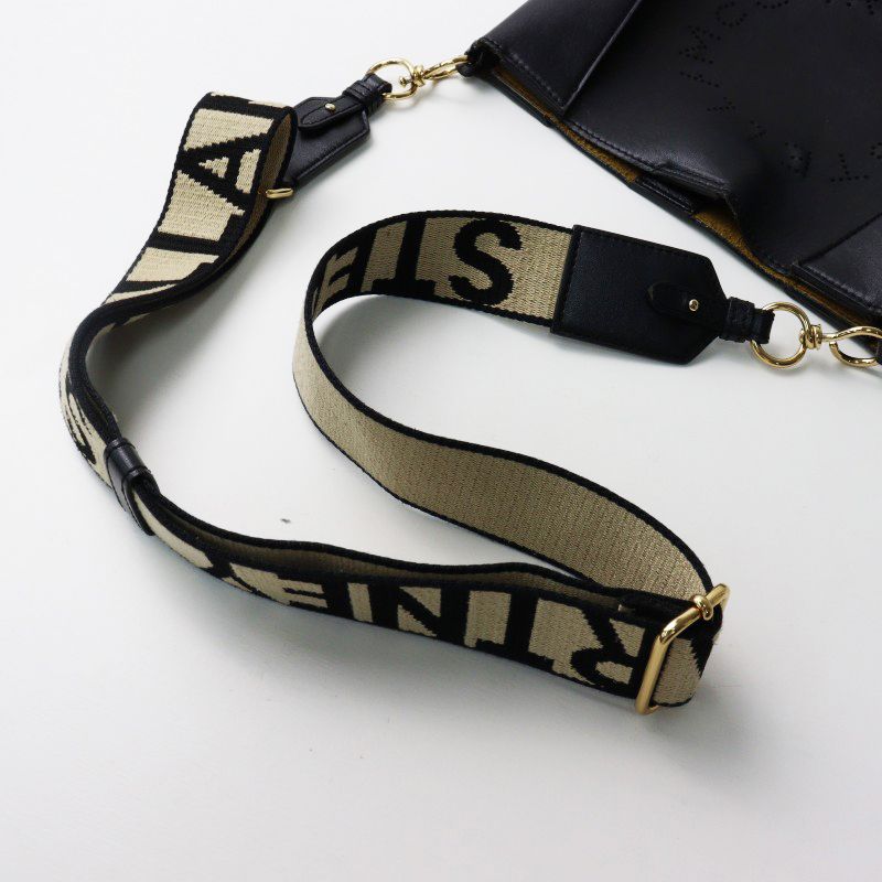 ステラマッカートニー STELLA McCARTNEY 700073 W8542 パンチングロゴ ミニショルダーバッグ ブラック/エコレザー【2400014433487】 ステラマッカートニー STELLA McCARTNEY 700073 W8542 パンチングロゴ