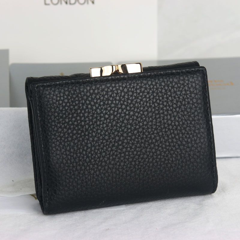 ✨美品✨ VivienneWestwood 牛革 ブラック レザー 財布 定期 EMBOSS CROC LEATHE 口金三つ折り財布(ブラック)（レディース