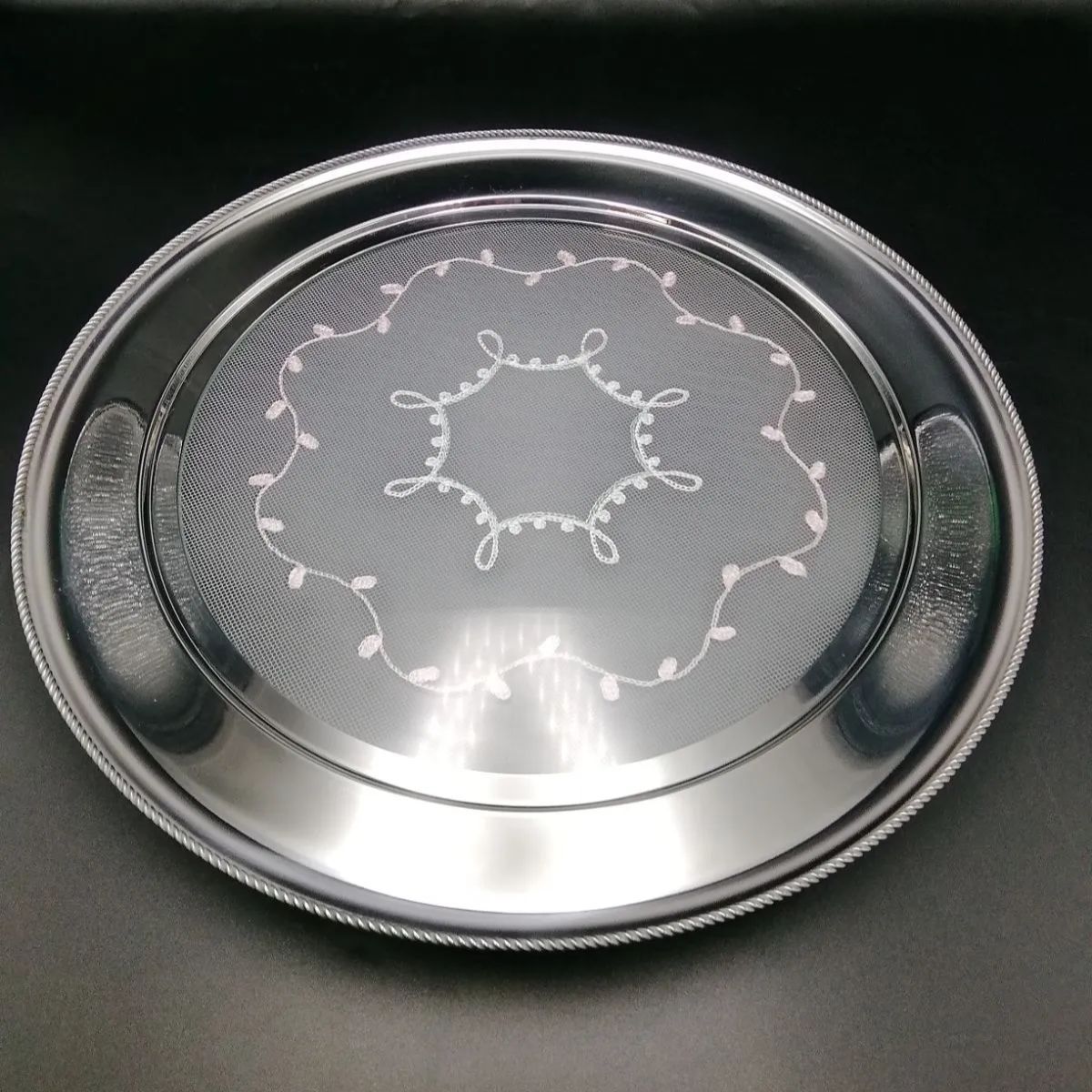 WMF Cromagan Germany 刺繍レース ネット ガラス ステンレストレー 丸トレー 脚付き ヴィンテージ