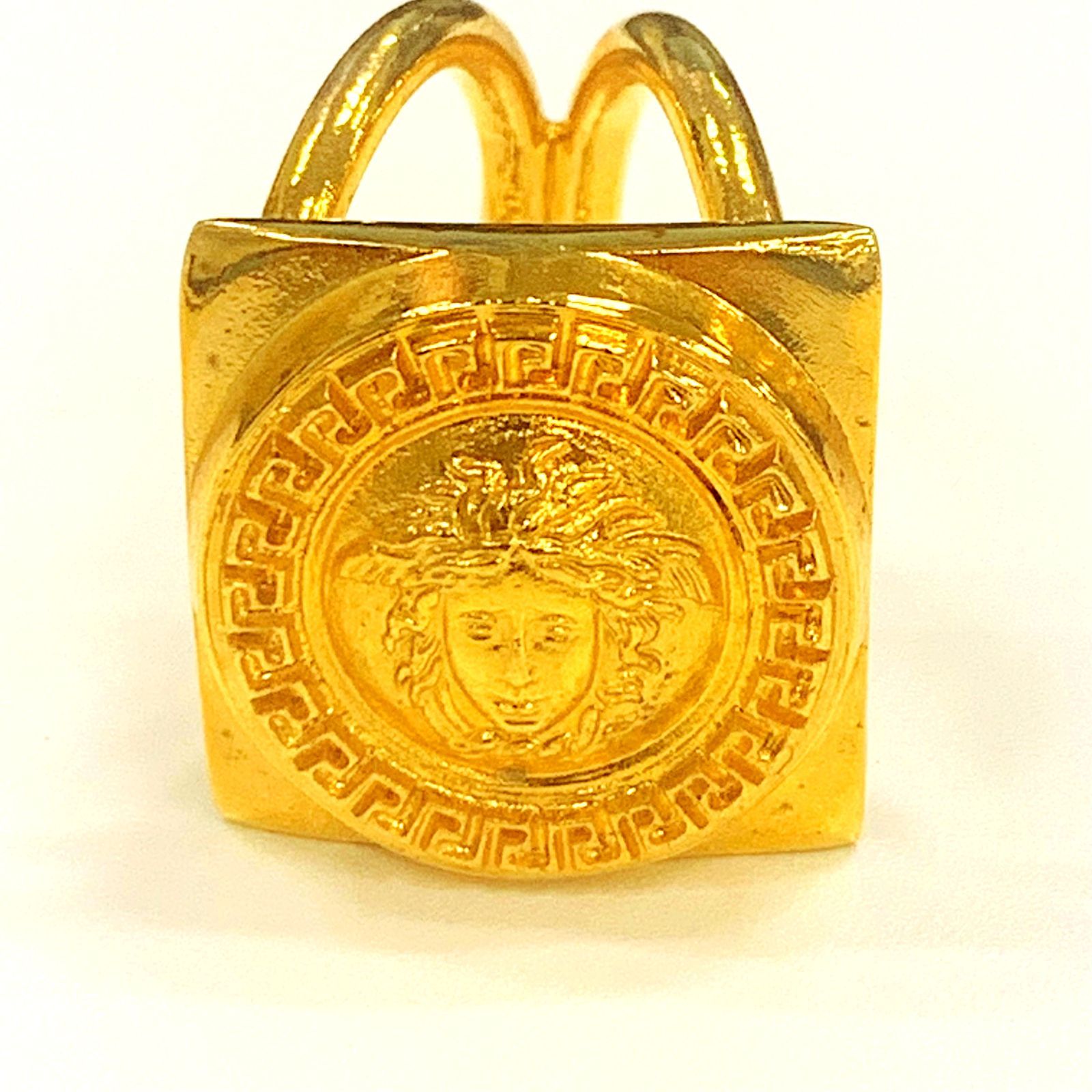 GIANNI VERSACE メデューサ　スカーフリング　箱付き GIANNI VERSACE メデューサ スカーフリング ：X0488 - メルカリ