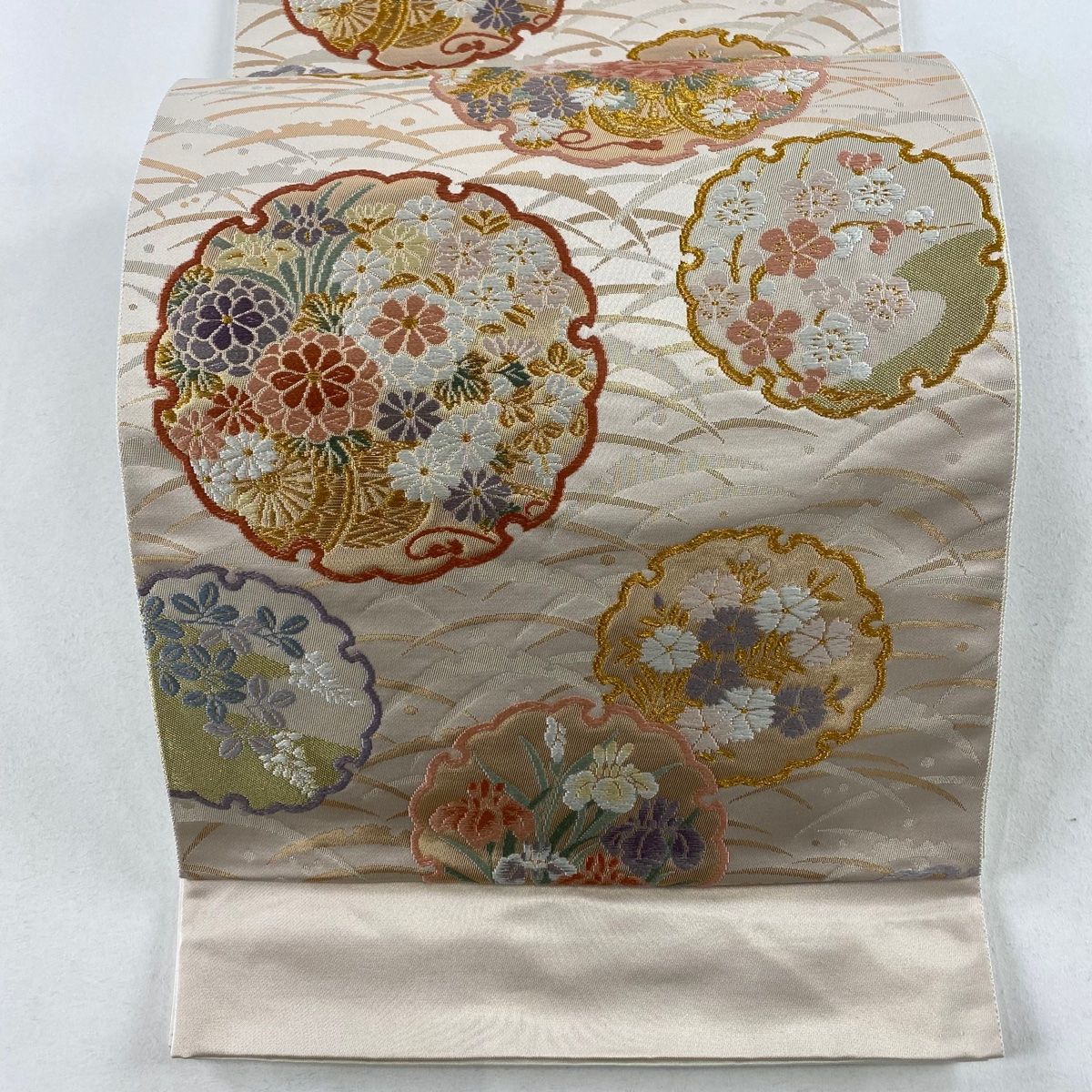 ⑥⑥⑤ 夏帯 雪輪　しば草 六通 袋帯 正絹 金糸 袋帯 美品 秀品 雪輪 草花 金糸 箔 灰色 六通 正絹 【中古