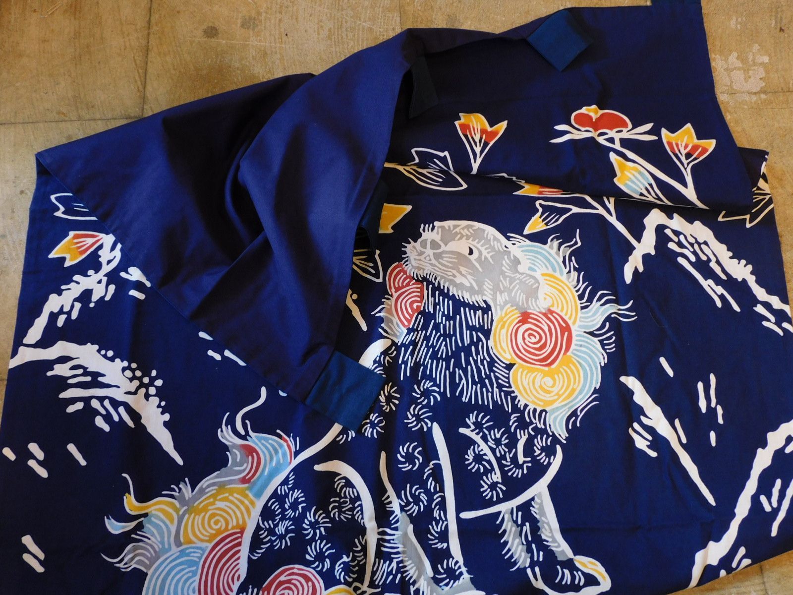 型染め のれん 唐獅子牡丹 M-00520 / のれん 暖簾 木綿 藍染 民芸