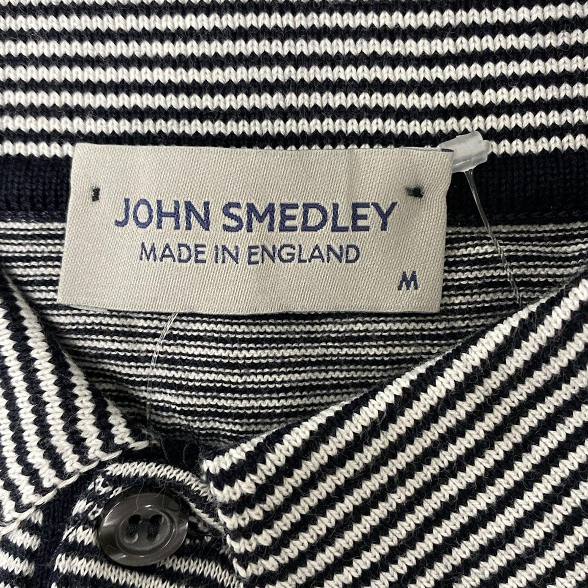 - 白×ダークネイビー