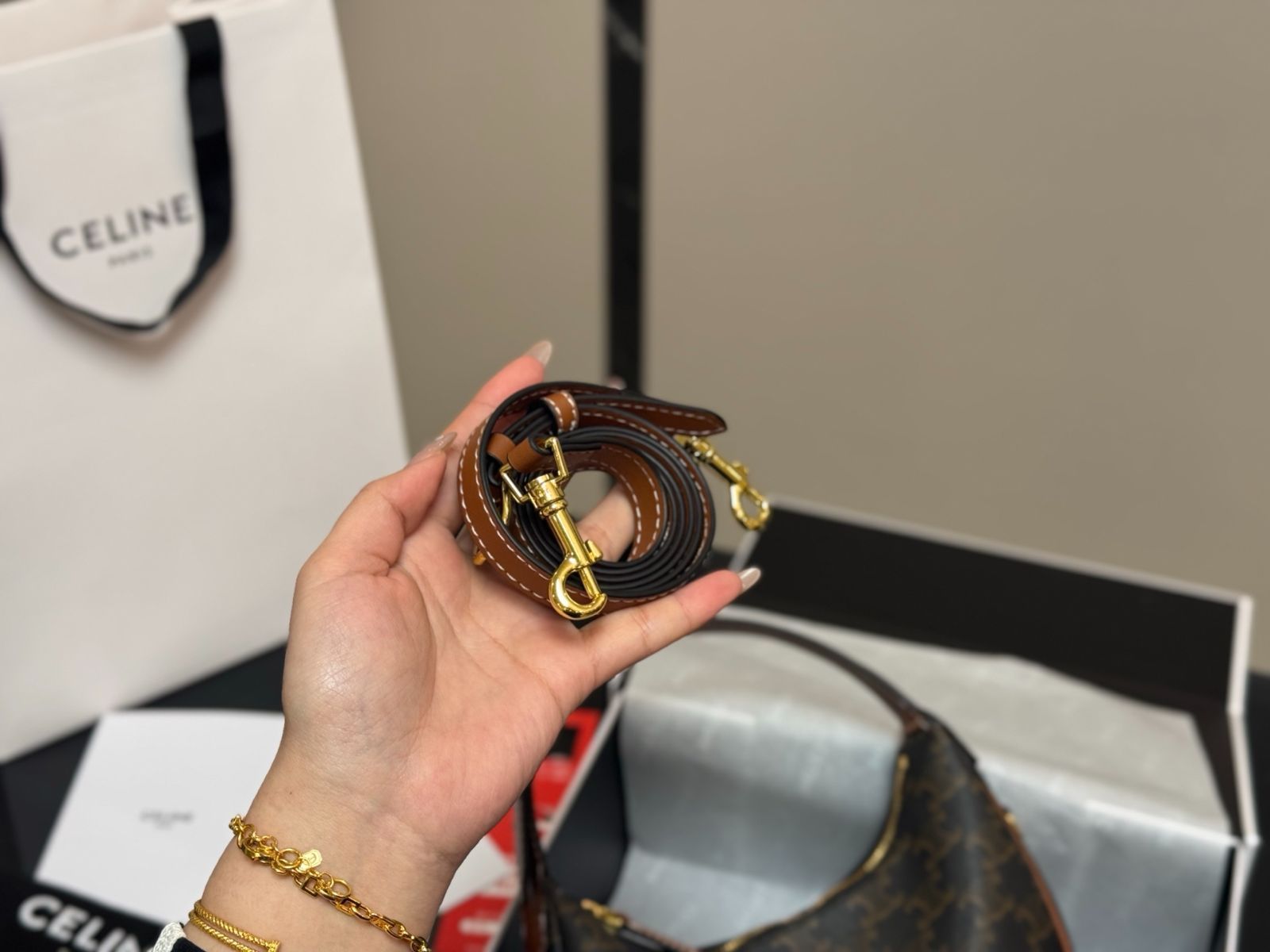 今日 Celine Lulu Armpit Bag - セリーヌ ルル アンダーアームバッグ DECORATOM_COM_BR