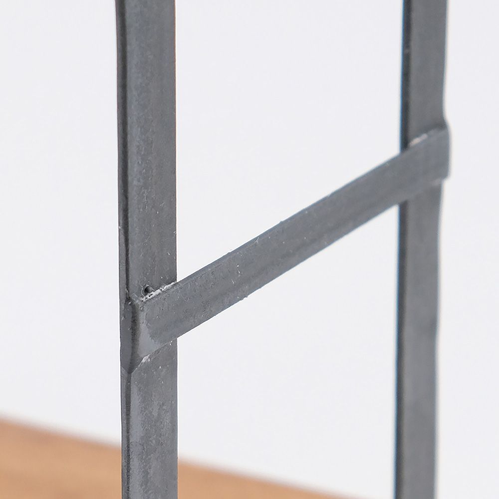 ディスプレイスペースになる窓枠の飾り棚 お気に入りの空間を手に入れるアイテ MARWIL-DEMENAGEMENTS_CH