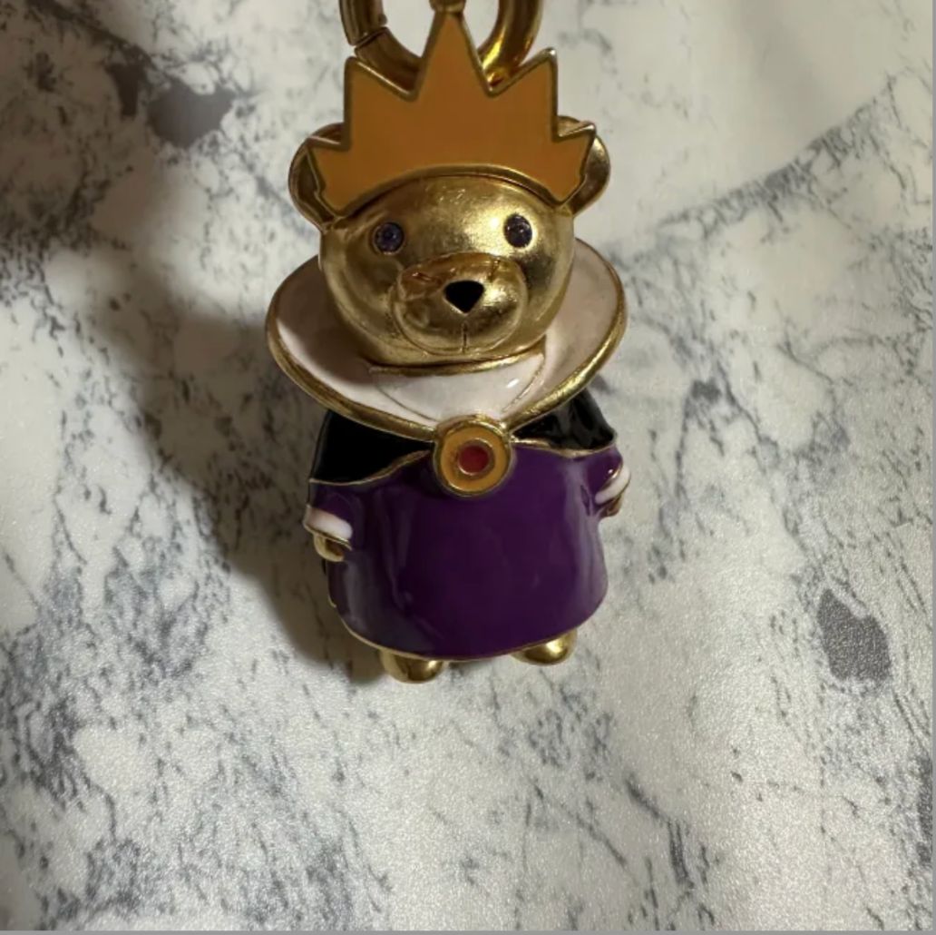 Disney x Coach マレフィセントベアキーホルダー 公式】コーチアウトレット | 【DISNEY X COACH】マレフィセント