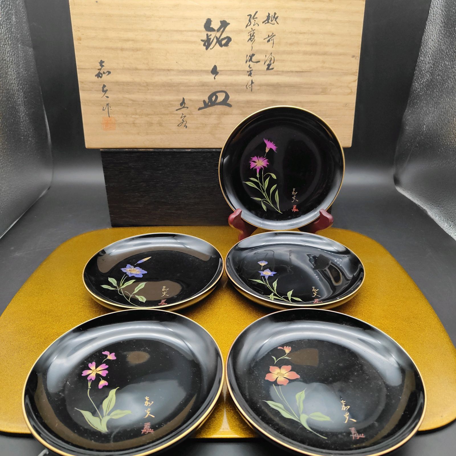 越前塗 銘々皿 沈金 漆黒 手描き 野の花 小皿 漆器 漆塗り 天然木 在銘 S286