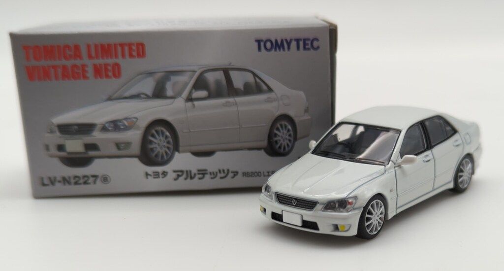 TOMYTEC TOMICA LIMITED VINTAGE NEO トヨタ アルテッツァ RS200 (白) TLVN227a