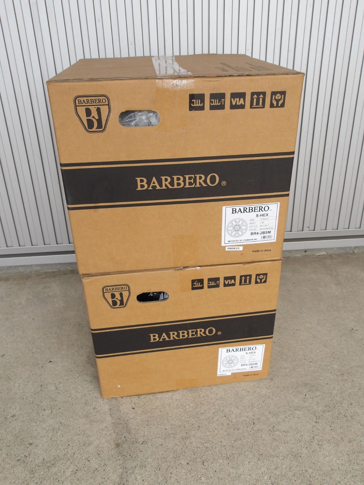 特価価格 ハイエース200 17インチ 4本SET BARBER S 