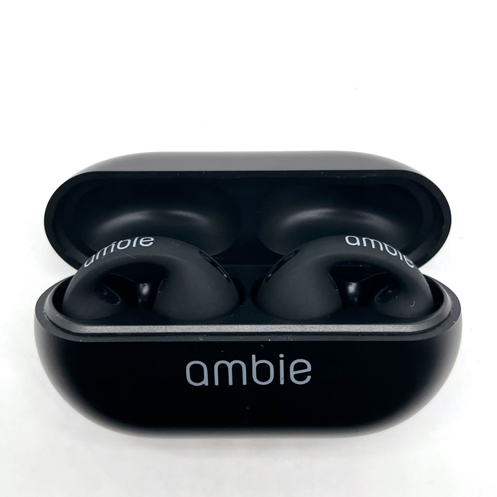 ambie AM-TW01 sound earcuffs （アンビー サウンド イヤカフ）耳をふさがないながら聴き/完全ワイヤレス/最大6時間連続再生＋ケース充電2回/CVC8.0対応マイク/QCC4030搭載/  (BLACK) - メルカリ