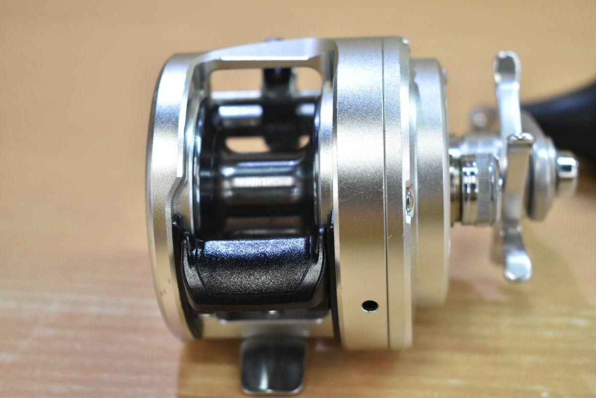 シマノ 13 オシアカルカッタ 300HG 右 SHIMANO OCEA CALCUTTA
