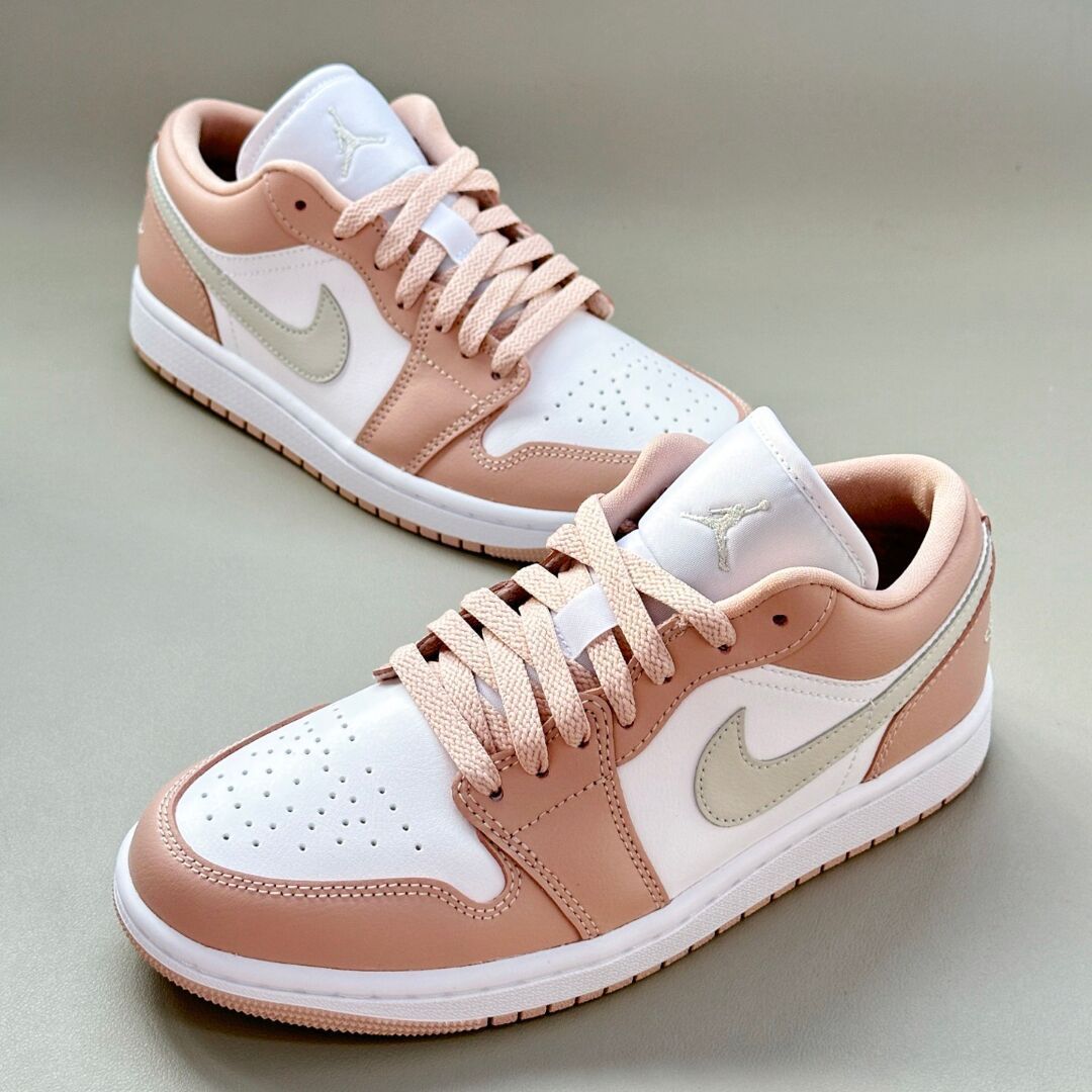 NIKE WMNS AIR JORDAN 1 LOW WHITE/PARTICLE BEIGE/LIGHT BONE  ナイキ ウィメンズ エアジョーダン 1 ロー ホワイト/ピンク/ベージュ レディース