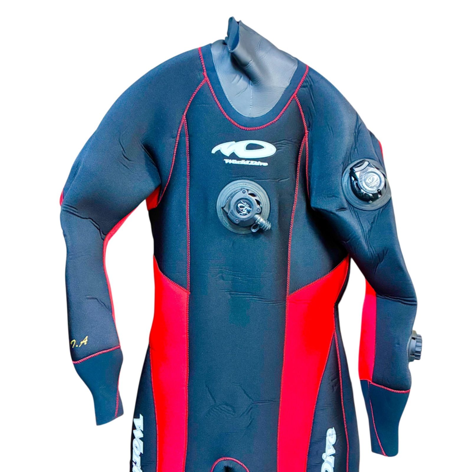 良品】WORLD DIVE ドライスーツ リフトバルブ付き ハンガー付き