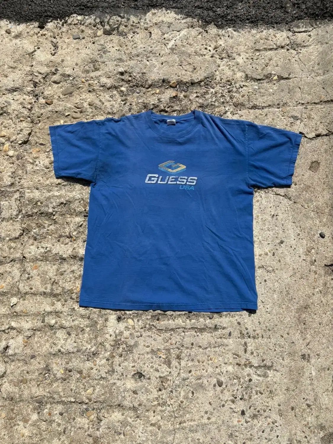 Vintage guess tshirt