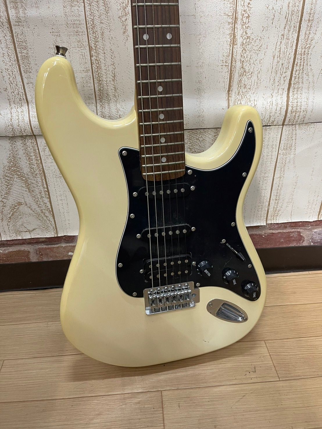 S85925 SELVA エレキギター ホワイト アイボリー 楽器 - メルカリ