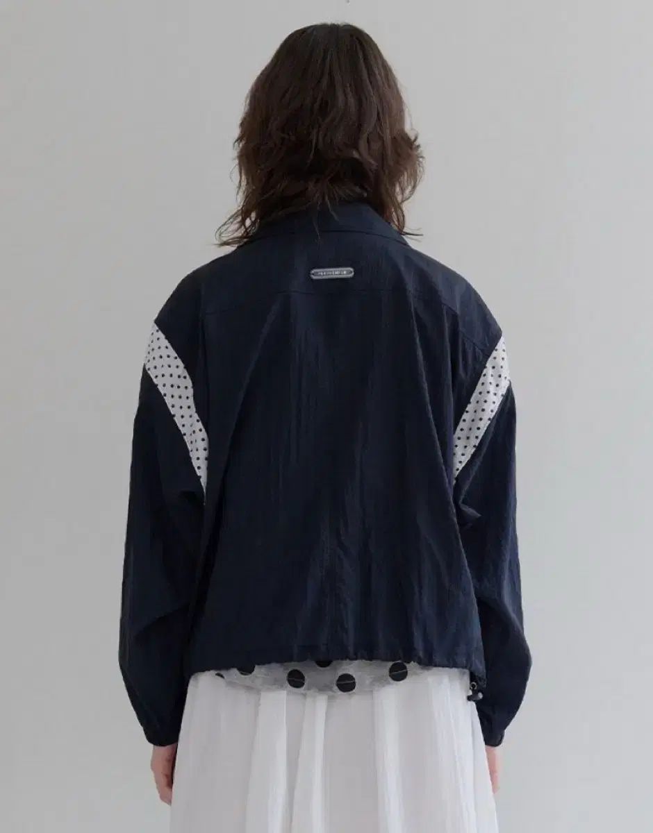 ジップアップ ウィンドブレーカー