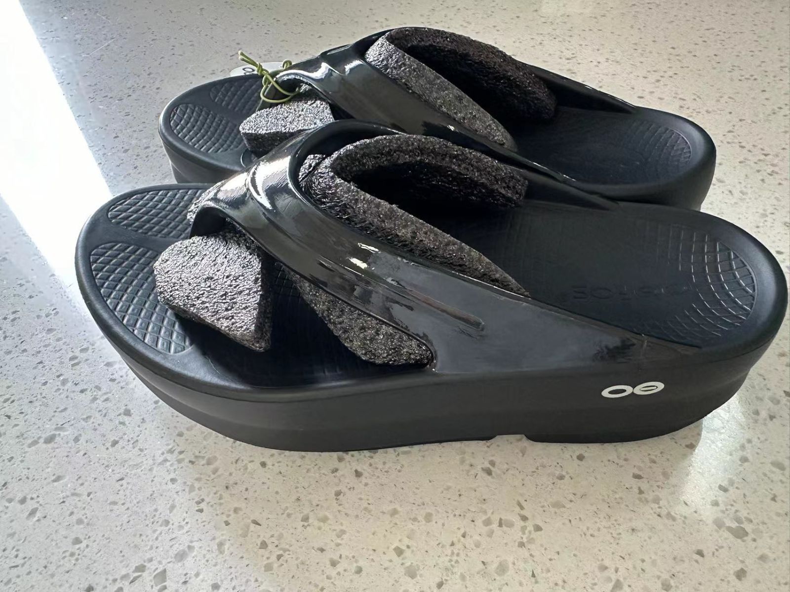 OOFOS ウーフォスOOmega