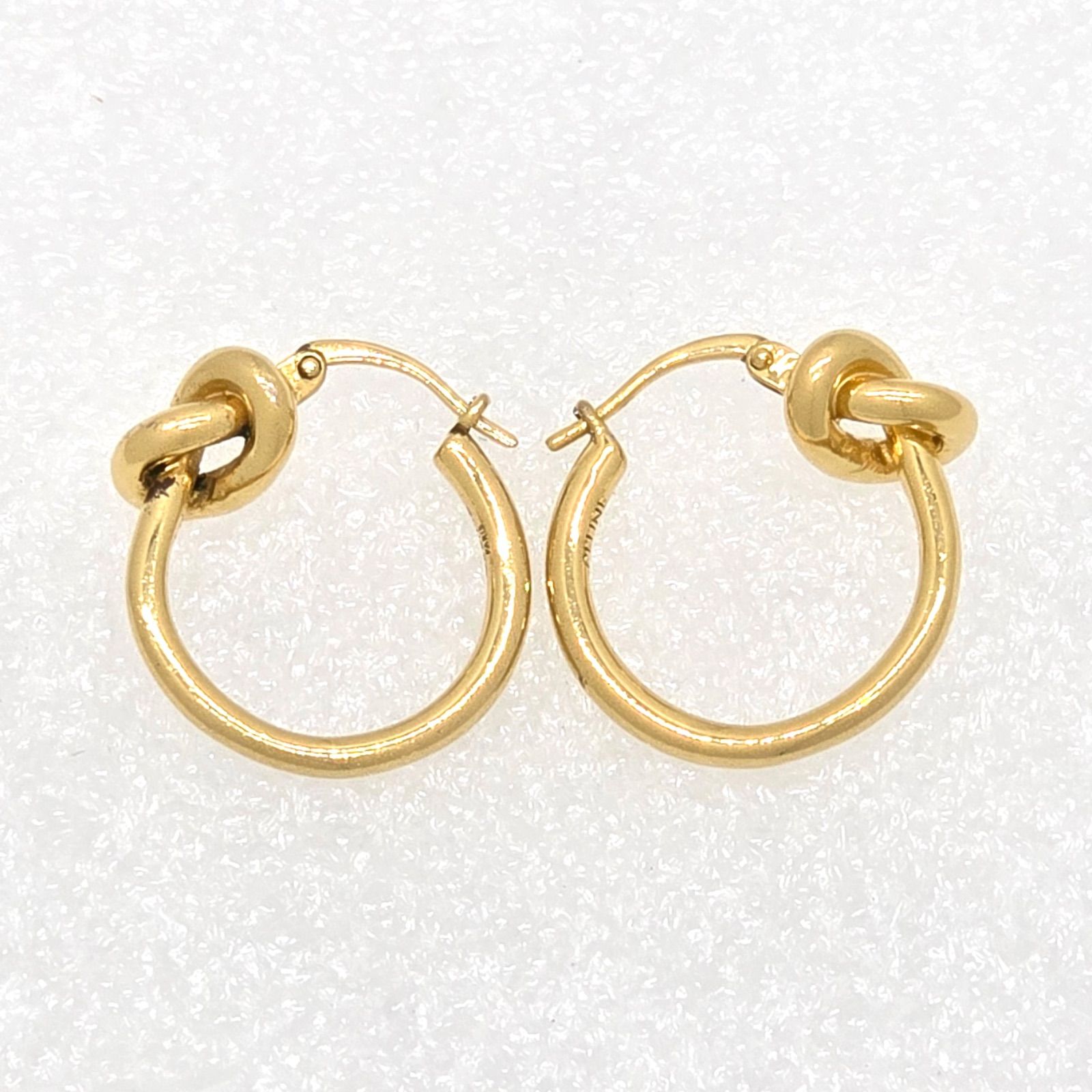 CELINE セリーヌ ノット フープ ピアス ゴールドフィニッシュ ブラス CELINE セリーヌ ノット スモール フープ ピアス SCA0292