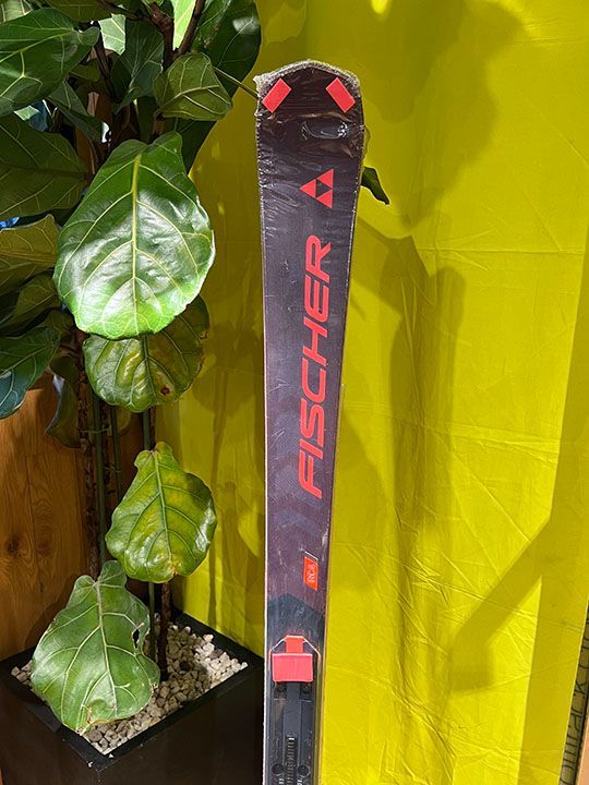 【訳アリ新品】FISCHER フィッシャー スキー板 23/24シーズンモデル THE CURV DTXu2028M-TRACK LIMITED COLOR 限定モデル 157cm ビンディングRSX12  オールラウンドスキー カービングターン オンピステ
