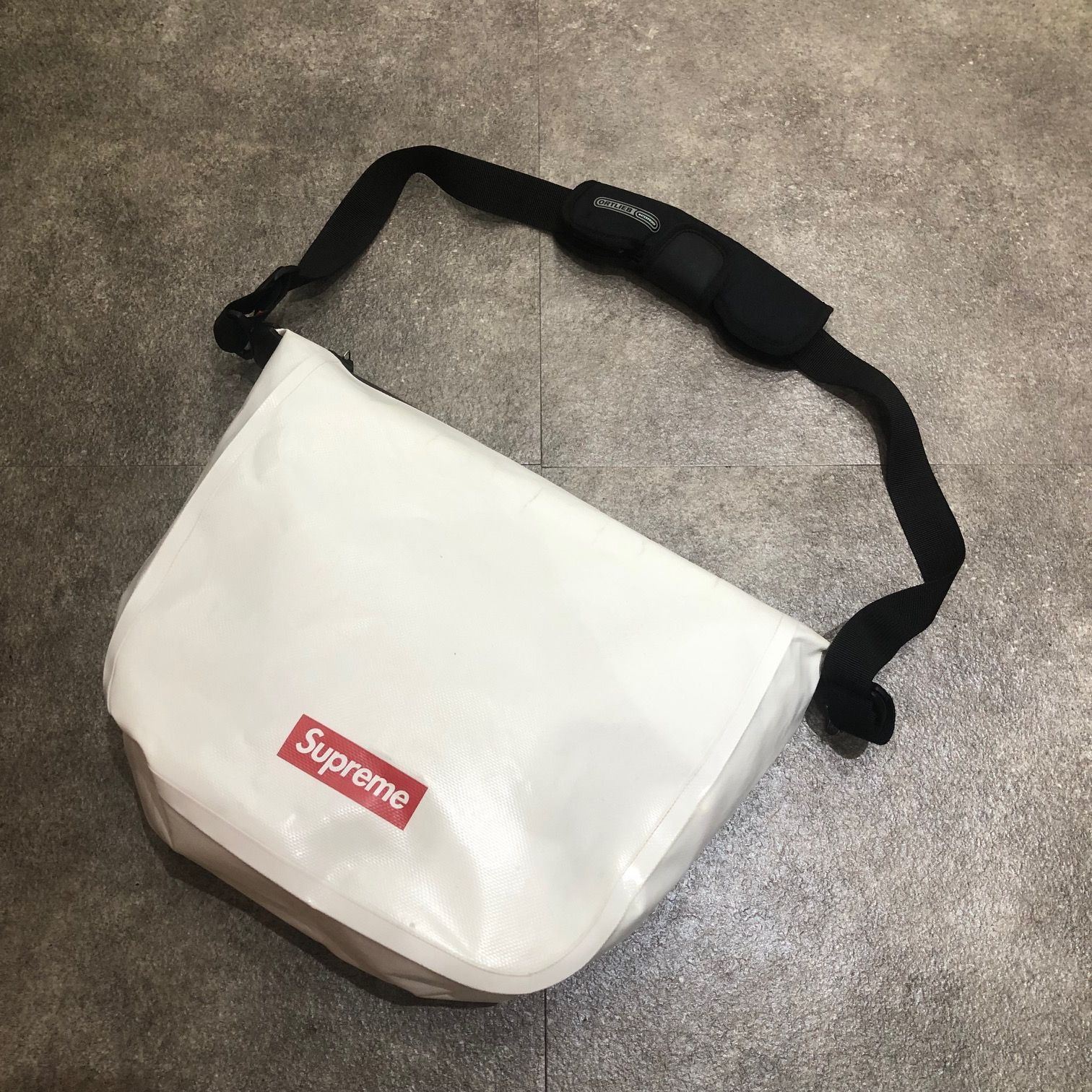 Supreme Ortlieb オルトリーブメッセンジャーバッグ 白 ホワイト Supreme Ortlieb オルトリーブメッセンジャーバッグ 白 ホワイト