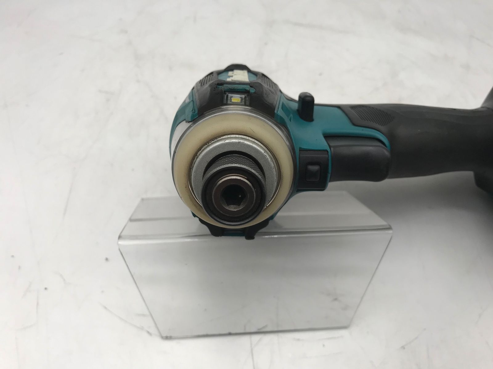 マキタ 18v充電式インパクトドライバ充電器