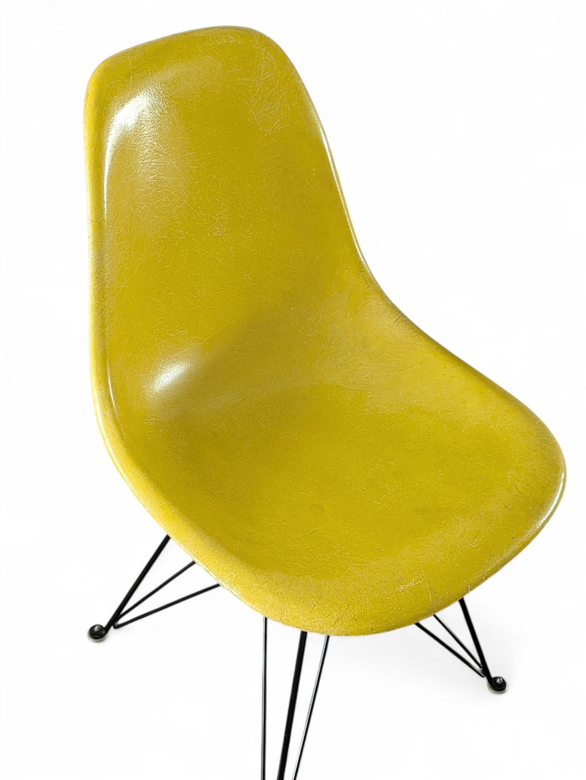 Herman Miller 社製 イームズスタッキングベースサイドシェル