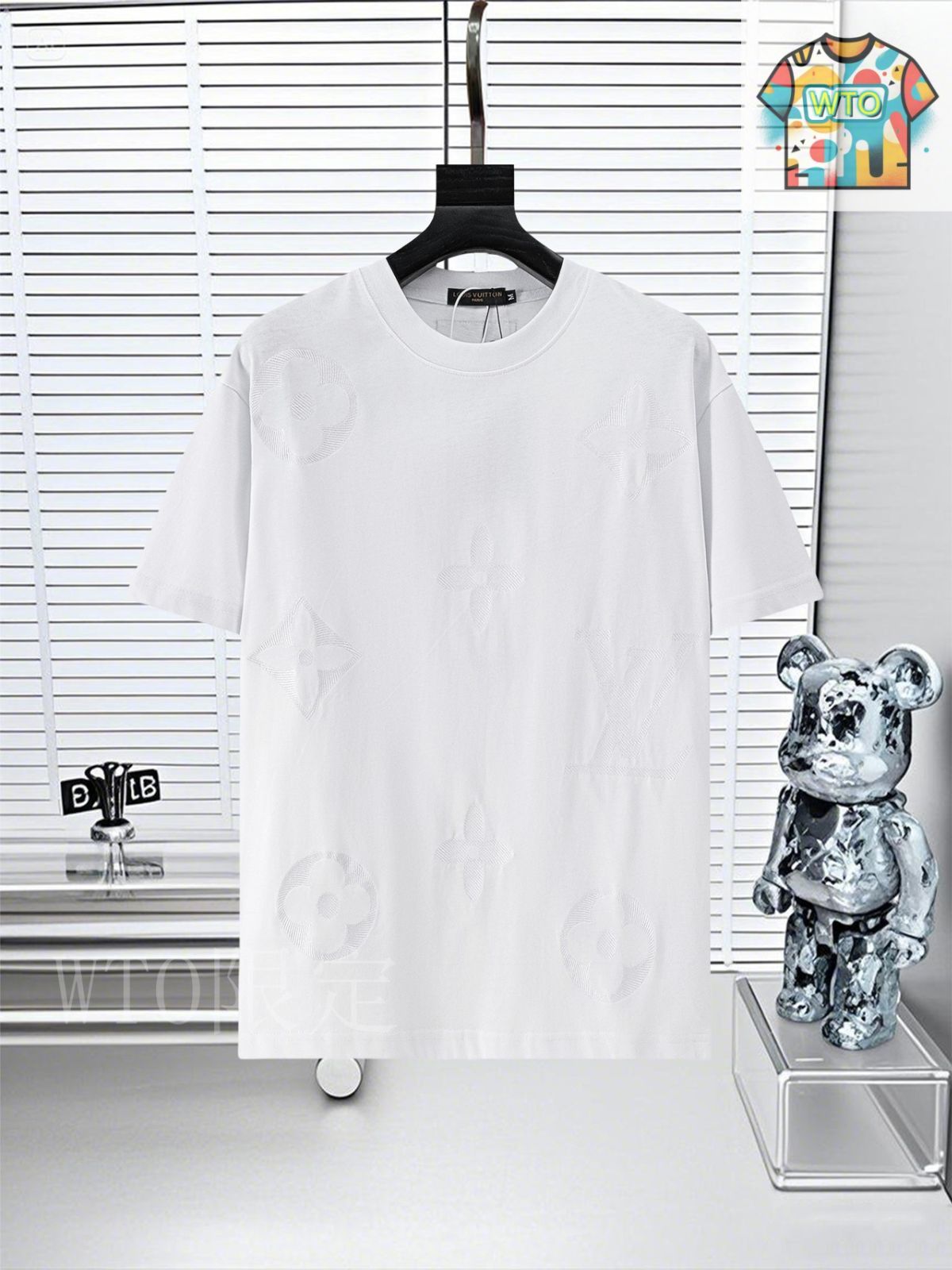 【夏の必須アイテム白T 】LOUIS VUITTON Tシャツ ショート丈 今日特価】Louis Vuitton 立体刺繍ショートスリーブ T シャツ-3