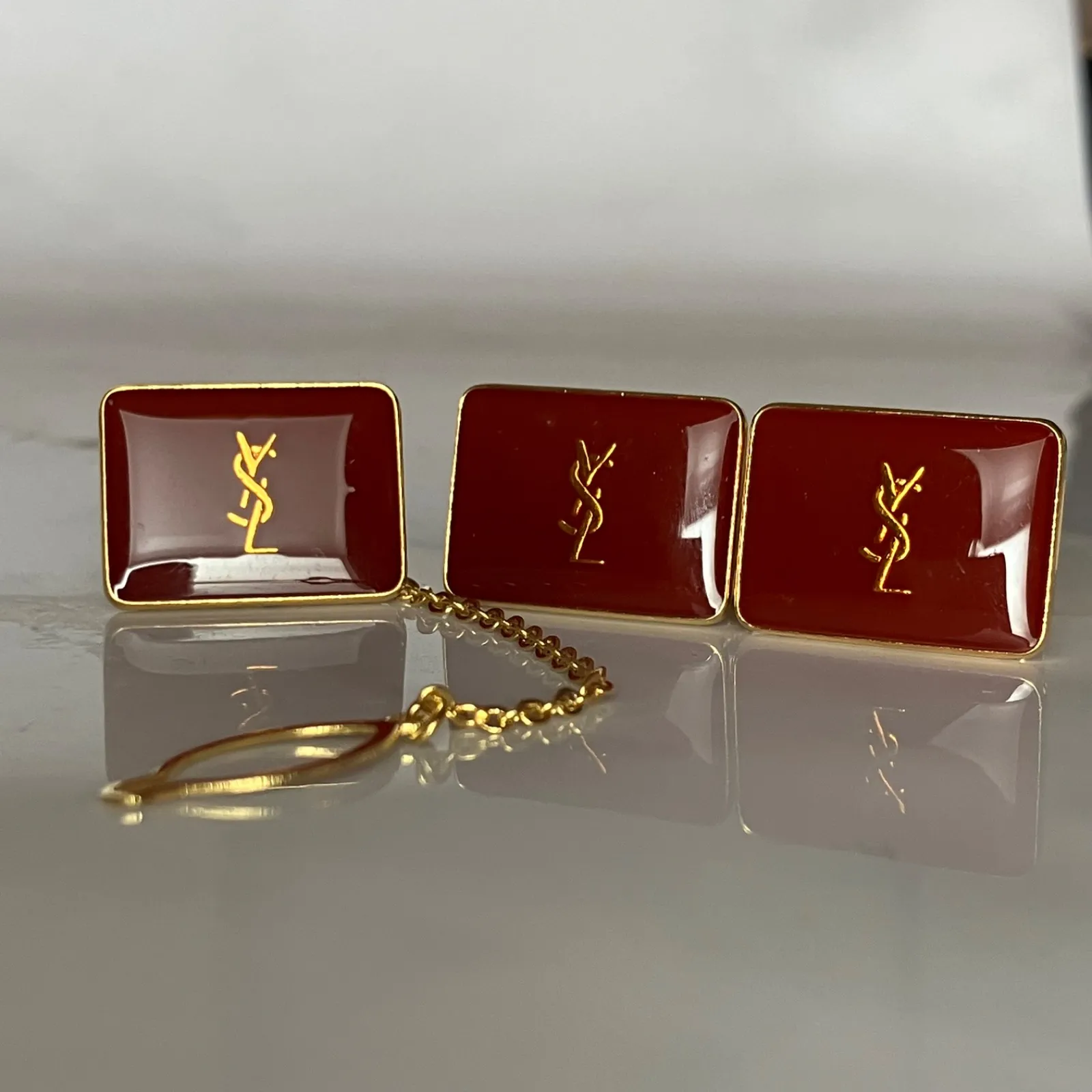 2025年最新】イヴサンローラン ピンブローチの人気アイテム - メルカリ