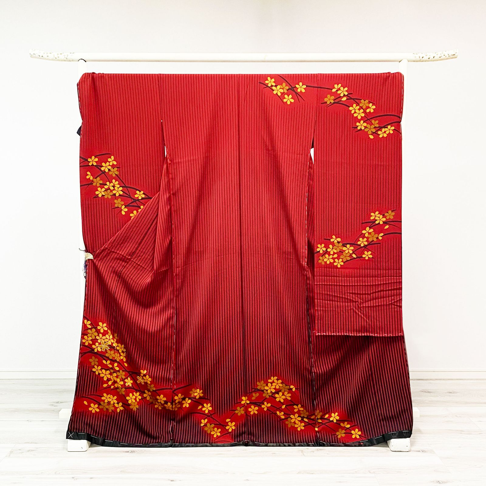 新品・一式セット】振袖 未使用 赤 桜 ストライプ 成人式 F26 - メルカリ