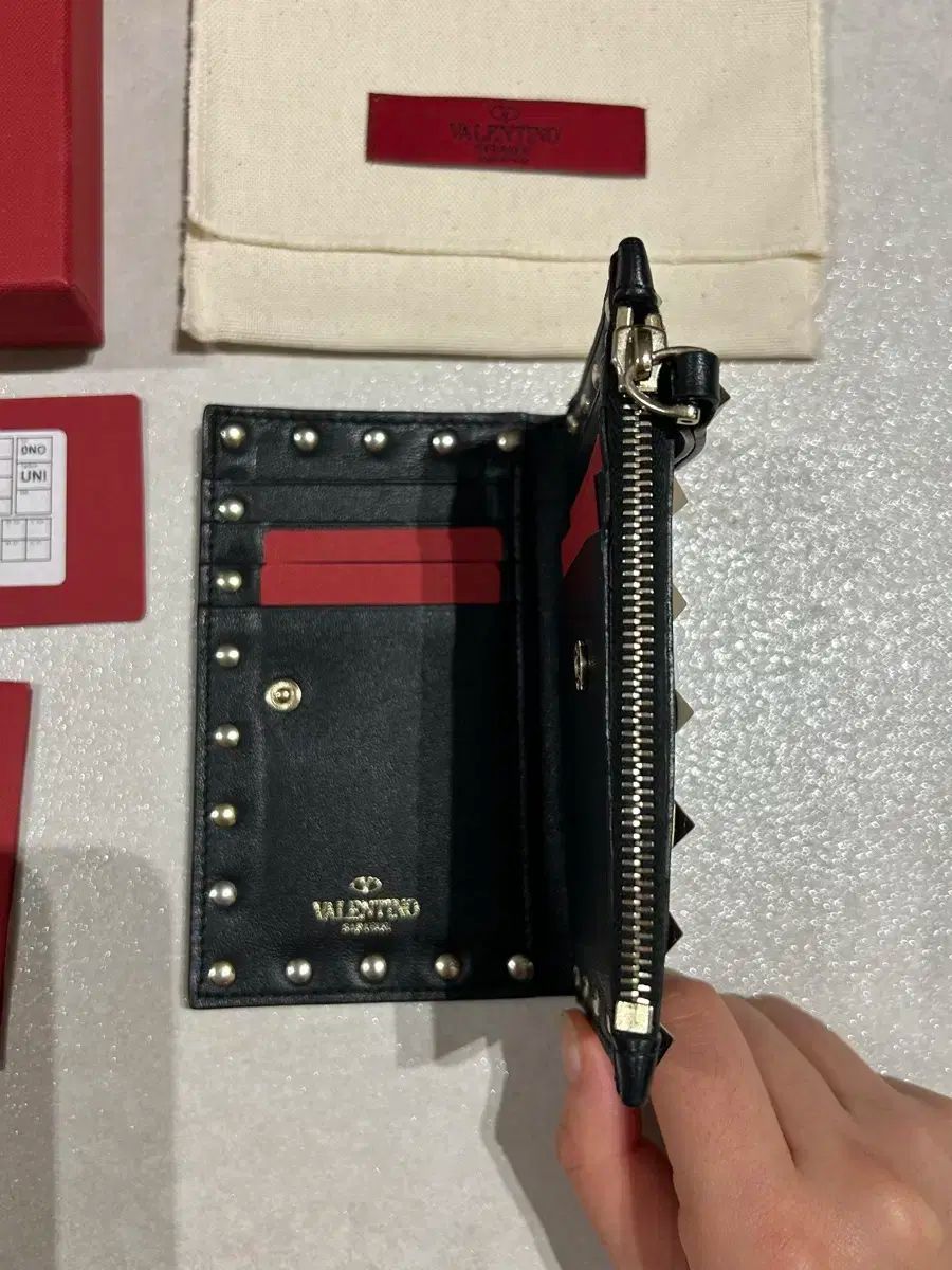 Valentino(ヴァレンティノ) ロックスタッズ カードウォレット