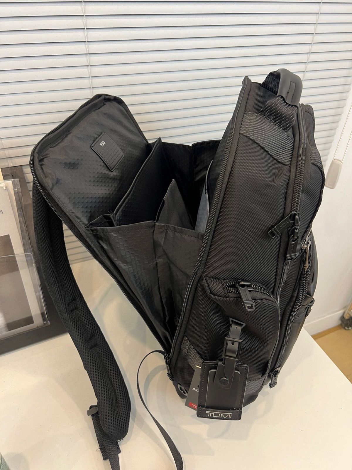 TUMI ALPHA Bravo「シェパードデラックスブリーフ パック232389  ブラック|mercariメルカリ官方指定廠商|Bibian比比昂代買代購