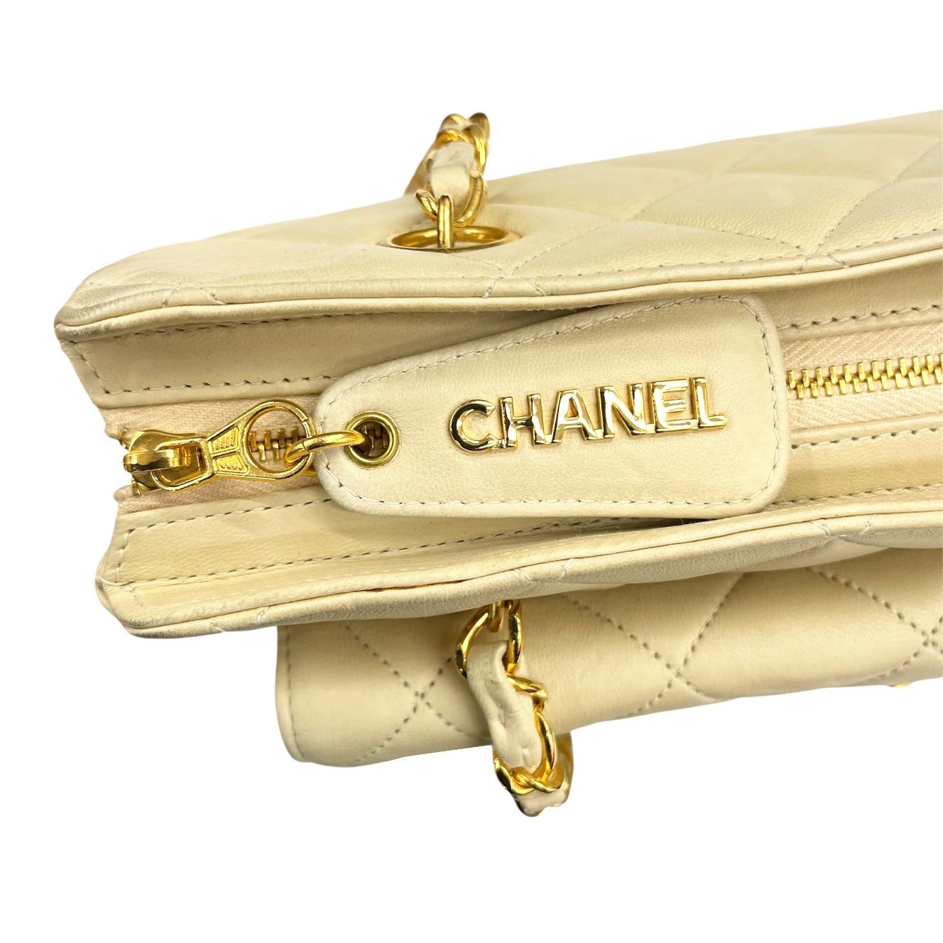シャネル　マトラッセ　トートバッグ　ベージュ×ゴールド　ラムスキン　3番台 CHANEL - シャネル マトラッセ トートバッグ ベージュ×ゴールド