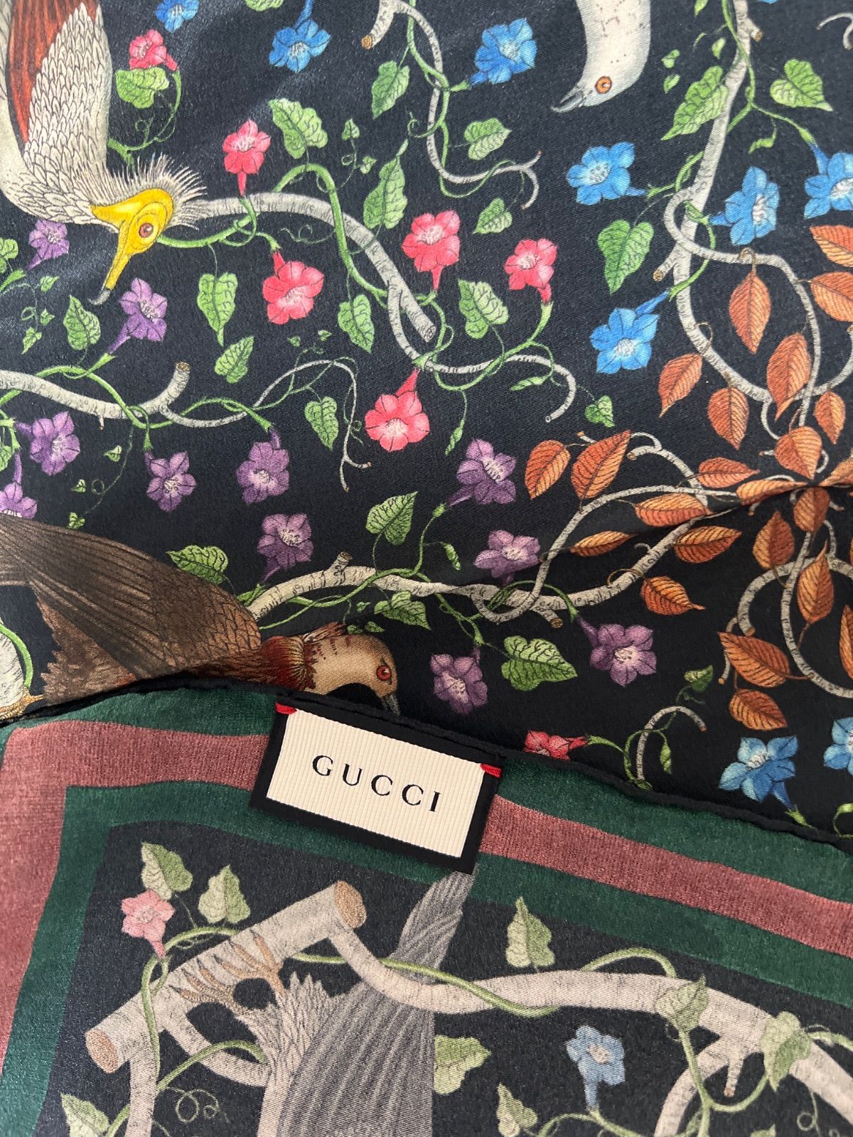 GUCCI シルクスカーフ　花　鳥 GUCCI スカーフ 鳥 花 シェリーライン - メルカリ