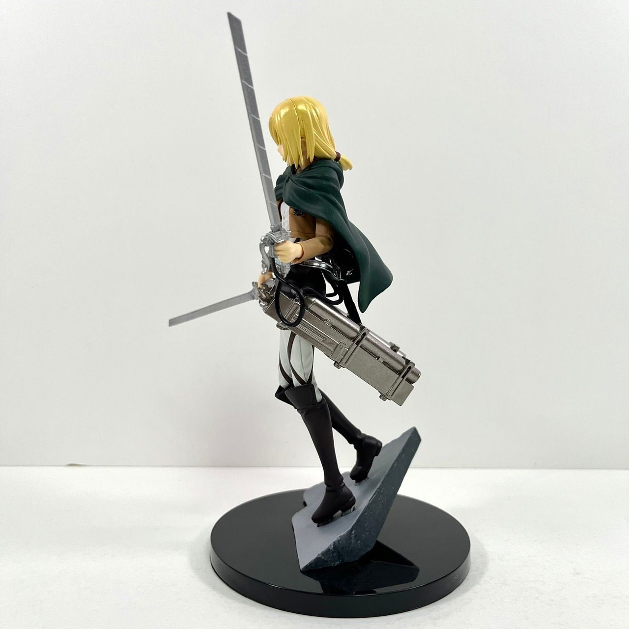 クリスタ・レンズ フィギュア 進撃の巨人 ATTACK OF TITAN