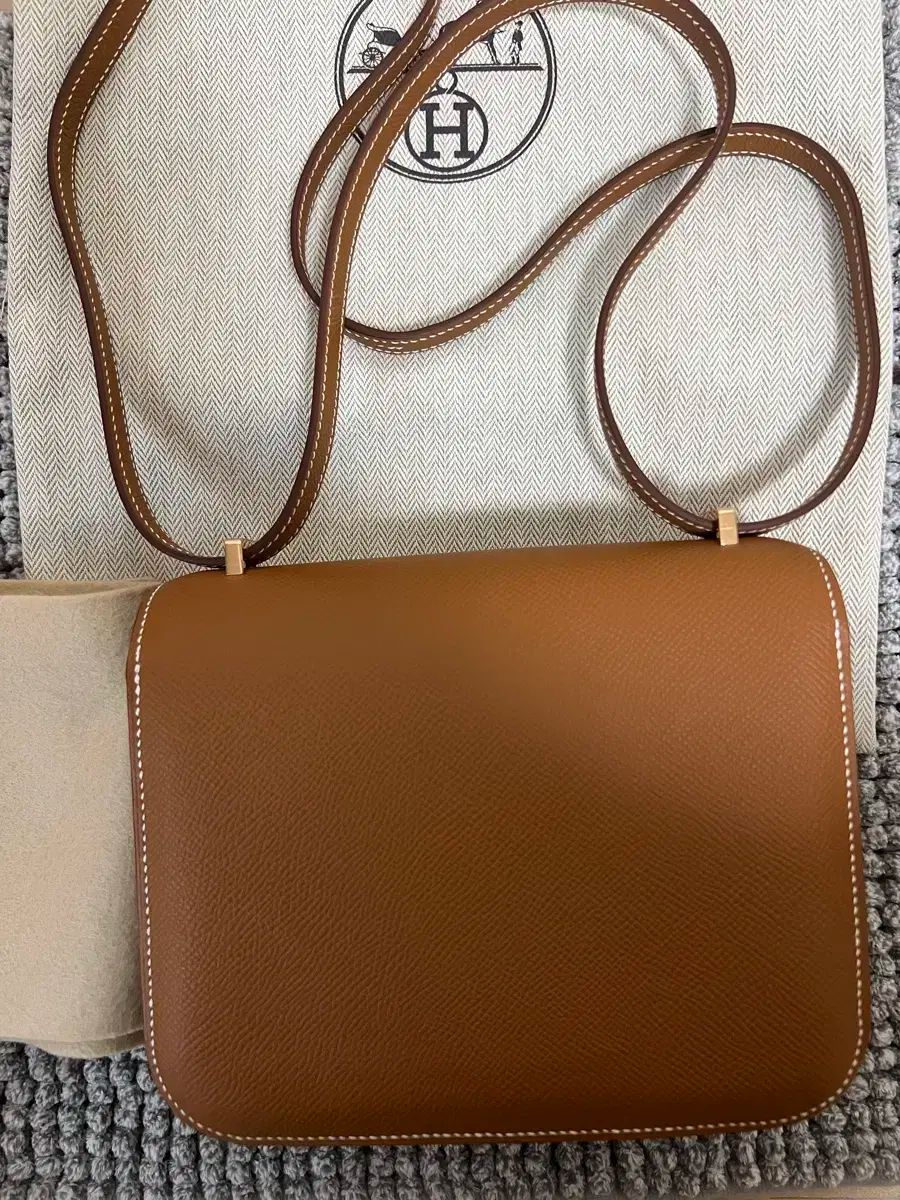 エルメス Hベルト コンスタンス リバーシブル 黒 茶 ゴールド金具