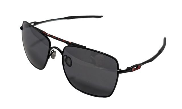 新品同様 オークリー サングラス デビエーション oo4061-01 マット  