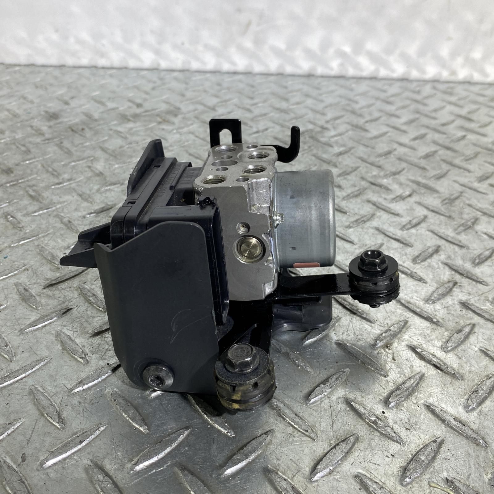 HONDA CB250R ABS ユニット ホンダ [M-250513-60] HONDA CB250R ABS ユニット ホンダ - メルカリ