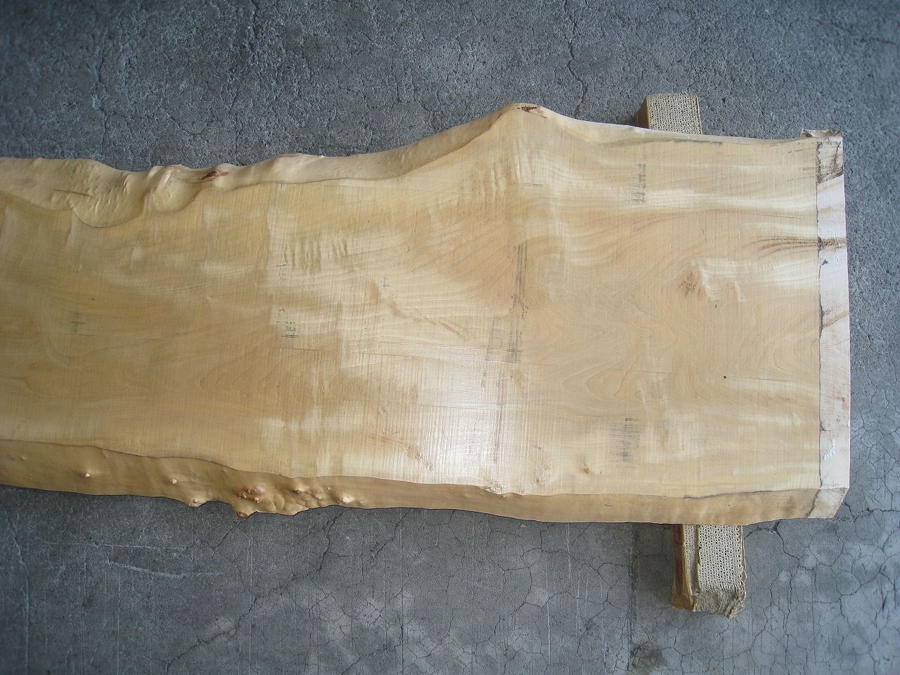 材木】栃 耳付板 DIY とち トチ とちのき 天然木 一枚板 2,150×400