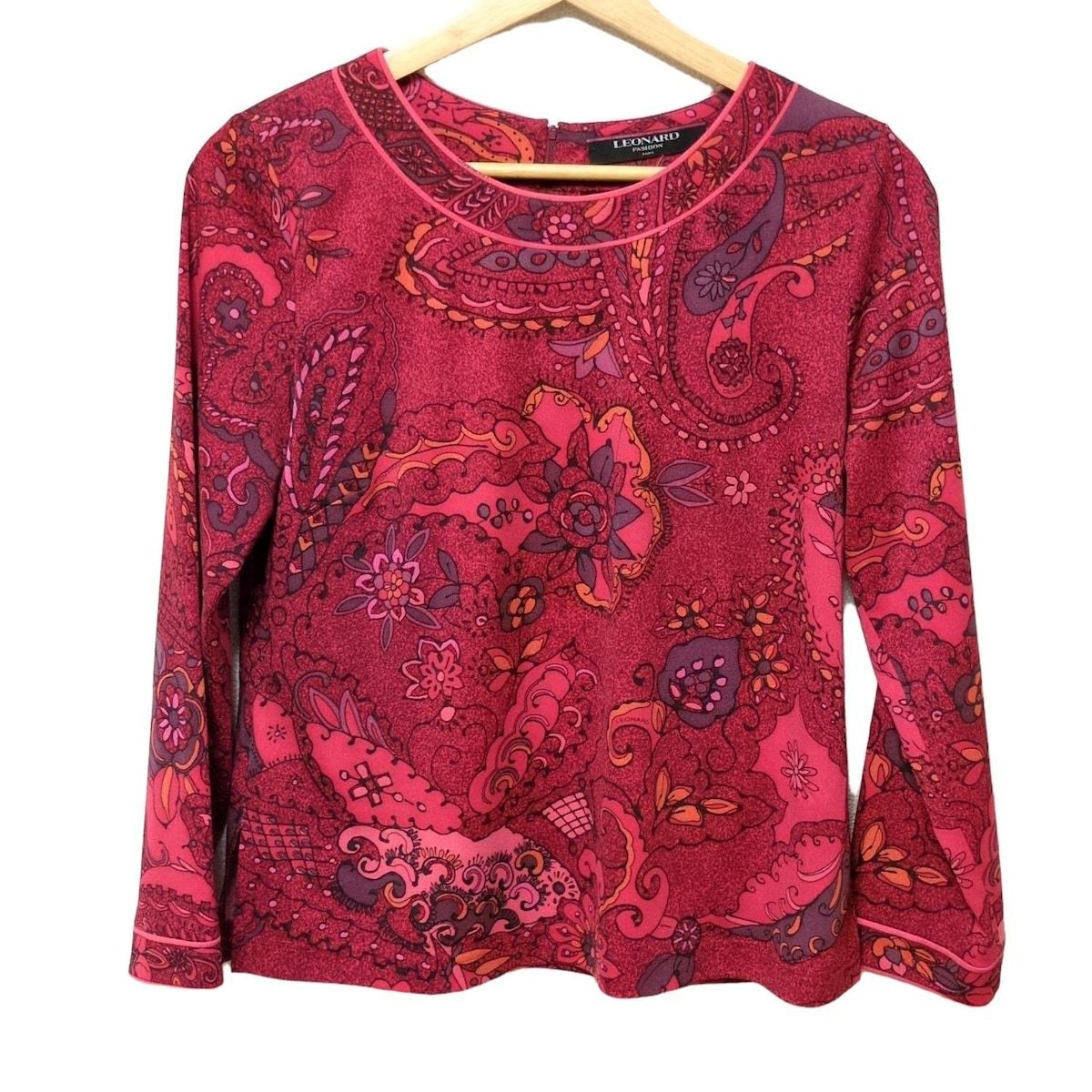 美品✨️近年モデル レオナール カンカン素材 総柄 シアーシャツ