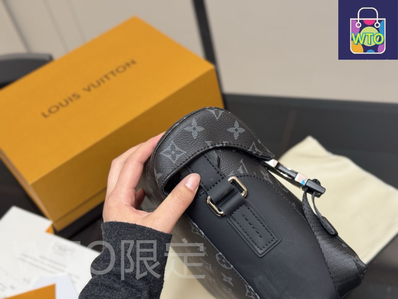 LOUIS VUITTON ルイヴィトン　マグネティックメッセンジャー LOUIS VUITTON ルイヴィトン マグネティック・メッセンジャー