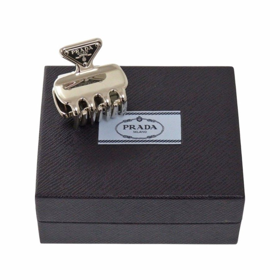 PRADA (プラダ)トライアングルロゴ メタル ヘアクリップ